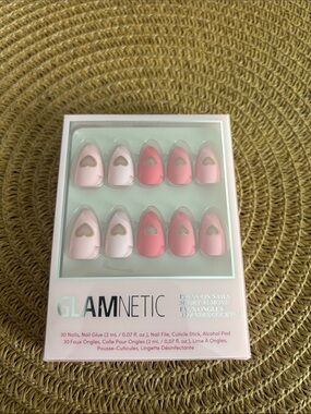 Glamnetic Pink Heart Press-On Nail Set